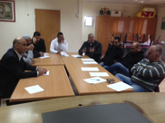 شاهد: أولياء الأمور والطلاب يستنكرون الاعتقال المنزلي لمدير المدرسة الراشدية في اللد